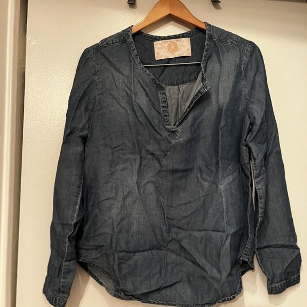 Bella Dahl Size Medium Jean-Colored Blouse (Size Medium)